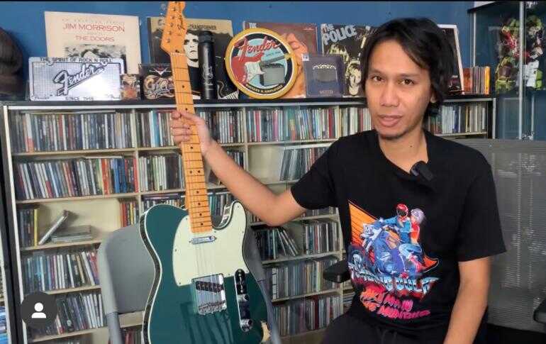 Erros Sheila on 7 Lelang Gitar Langkanya untuk Sumbang Palestina